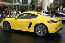 ポルシェ新型「718ケイマン」発表＆企業ミッション発表「ポルシェ ジャパン キーノート 2016」[2016年7月1日金曜日／会場：虎ノ門ヒルズ オーバル広場(東京都港区)]