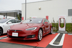 テスラの自動運転 ”オートパイロット”を使って、高速道初の専用急速充電スポットに行ってみた ～ テスラ モデルS 試乗レポート／岡本幸一郎 ～