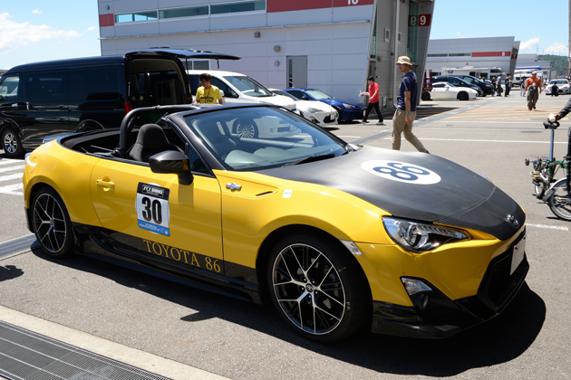 市販されない幻のトヨタ86オープンモデル 86コンバーチブル でレース参戦 1 3 現地レポート 新車 車イベント22年 Mota