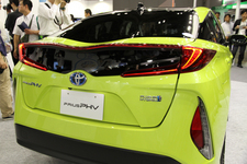 トヨタ 新型プリウスPHV