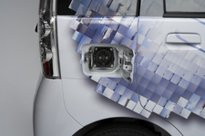 充電口 リヤ(キャップ開)