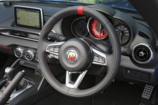 Abarth 124 Spider(アバルト 124スパイダー) 試乗レポート／国沢光宏