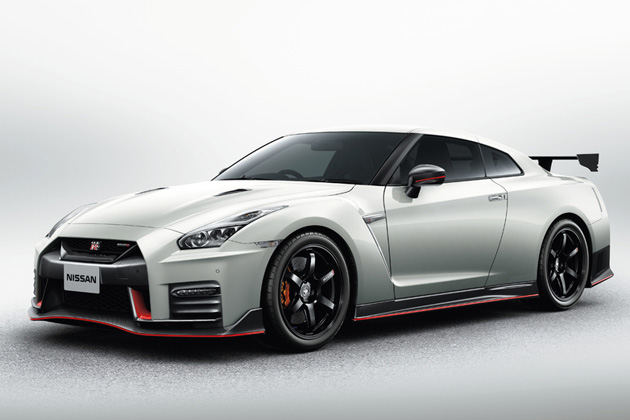 新形状のフロントバンパーを纏った「GT-R NISMO」2017年モデル発売