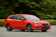 スバル 新型 インプレッサスポーツ「2.0i EyeSight」(プロトタイプ)[AWD／ボディカラー：ピュアレッド]