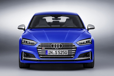 アウディ 新型S5 スポーツバック