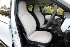 ルノー 新型 トゥインゴ「TWINGO INTENS Canvas top」試乗レポート／今井優杏