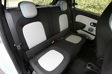 ルノー 新型 トゥインゴ「TWINGO INTENS Canvas top」試乗レポート／今井優杏