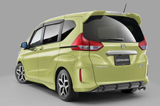 ホンダ 新型「フリード＋」無限パーツ装着車