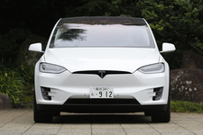 Tesla初のSUVモデル「テスラ モデルX」国内初試乗レポート／飯田裕子