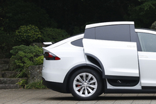 Tesla初のSUVモデル「テスラ モデルX」国内初試乗レポート/飯田裕子