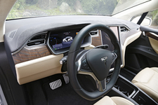 Tesla初のSUVモデル「テスラ モデルX」国内初試乗レポート／飯田裕子
