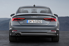 アウディ 新型 A5スポーツバック