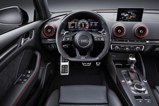 アウディ 新型 RS 3 セダン