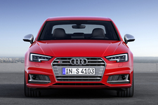 アウディ 新型 S4