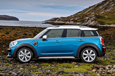 MINI 新型ミニカントリーマン(日本名:ミニクロスオーバー)