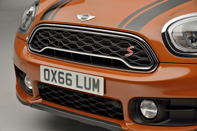新たにハイブリッドモデルも追加された、新型MINI クロス 新たにハイブリッドモデルも追加された、新型MINI クロス