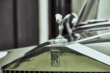 超高級車！1960年製ロールス・ロイスと最新ベントレーを乗り比べできる