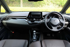 <C-HR ”S-T”(1.2ターボ)>トヨタ C-HR(新型コンパクトSUV)試乗レポート/国沢光宏
