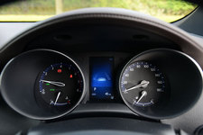 <C-HR ”S-T”(1.2ターボ)>トヨタ C-HR(新型コンパクトSUV)試乗レポート/国沢光宏