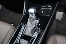 <C-HR ”S-T”(1.2ターボ)>トヨタ C-HR(新型コンパクトSUV)試乗レポート/国沢光宏