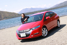 西湖をバックに記念撮影