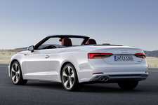 アウディ 新型A5カブリオレ