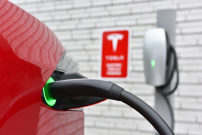 Tesla ”ソフトウェア アップデート8.0”搭載のテスラ モデルSに試乗/河口まなぶ