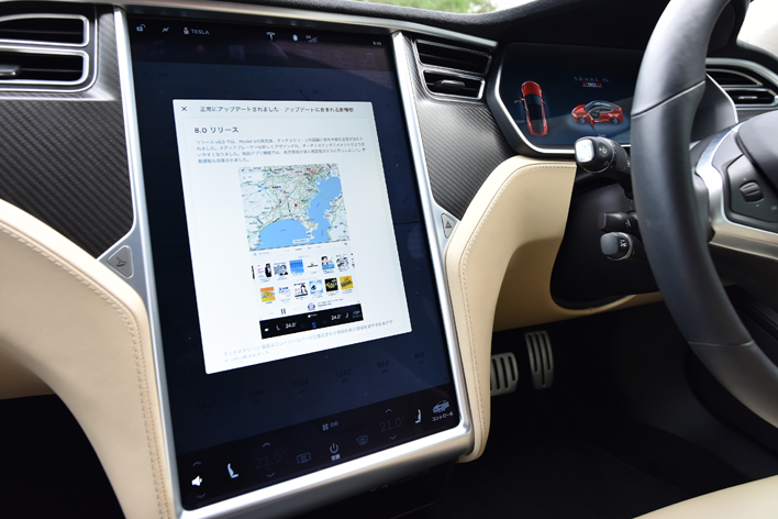 <「ソフトウェア アップデート8.0」新機能紹介画面>Tesla ”ソフトウェア アップデート8.0”搭載のテスラ モデルSに試乗/河口まなぶ