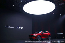 新型「マツダ CX-5」世界初公開ロサンゼルスオートショー前夜祭(11月15日現地時間）