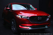 新型「マツダ CX-5」世界初公開ロサンゼルスオートショー前夜祭(11月15日現地時間）