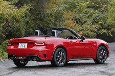 Abarth 124 Spider(アバルト124スパイダー) AT＆MTモデル 試乗レポート／今井優杏