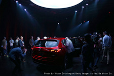 マツダ 新型CX-5 世界初公開ロサンゼルスオートショー前夜祭(11月15日現地時間）
