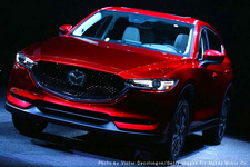 マツダ 新型CX-5 世界初公開ロサンゼルスオートショー前夜祭(11月15日現地時間）