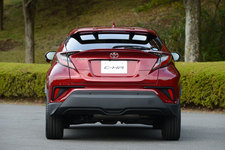 ＜C-HR ”S-T”(1.2ターボ／ボディカラー：センシュアルレッドマイカ)＞トヨタ C-HR(新型コンパクトSUV)先行試乗レポート／渡辺陽一郎