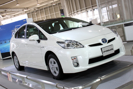 新型プリウス