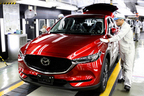 写真は新型CX-5の量産第一号車（日本仕様車）