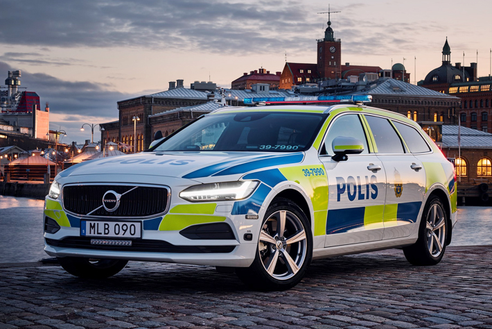 スウェーデン警察、ボルボ新型V90をポリスカーに採用|【業界先取り