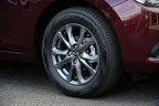 ＜マツダ デミオ 1.3S Touring L Package／ボディカラー：ディープクリムゾンマイカ／シートカラー：白革＞マツダ新型デミオ・CX-3 試乗レポート／竹岡圭