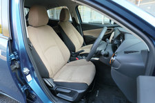 ＜マツダ デミオ 1.5XD Tailored Brown(特別仕様車)／ボディカラー：エターナルブルーマイカ／シートカラー：ライトブラウン/グランリュクス＞マツダ新型デミオ・CX-3 試乗レポート