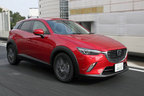 ＜マツダ CX-3 1.5XD PROACTIVE[4WD]／ボディカラー：ソウルレッドプレミアムメタリック／シートカラー：黒布＞マツダ新型デミオ・CX-3 試乗レポート／竹岡圭