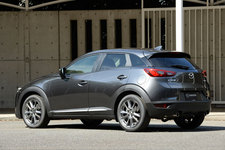 ＜マツダ CX-3 1.5XD Noble Brown(特別仕様車)[FF]／ボディカラー：マシーングレープレミアムメタリック／シートカラー：ハバナブラウン＞マツダ新型デミオ・CX-3 試乗レポート