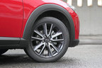 ＜マツダ CX-3 1.5XD PROACTIVE[4WD]／ボディカラー：ソウルレッドプレミアムメタリック／シートカラー：黒布＞マツダ新型デミオ・CX-3 試乗レポート／竹岡圭