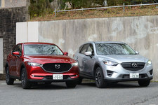 <新旧CX-5比較!(新型:ソウルレッドクリスタルメタリック/旧型:ソニックシルバーメタリック)>