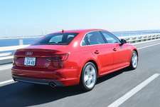 アウディ A4