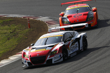 ＃0 MUGEN CR-Z GT 　（中山友貴／野尻智紀 組）・＃55 ARTA CR-Z GT （ 高木真一／小林崇志 組）／2014 スーパーGT 第2戦 富士500kmレース