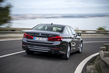 ＜BMW 530d xDrive Luxury Line＞