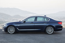 ＜BMW 530d xDrive Luxury Line＞