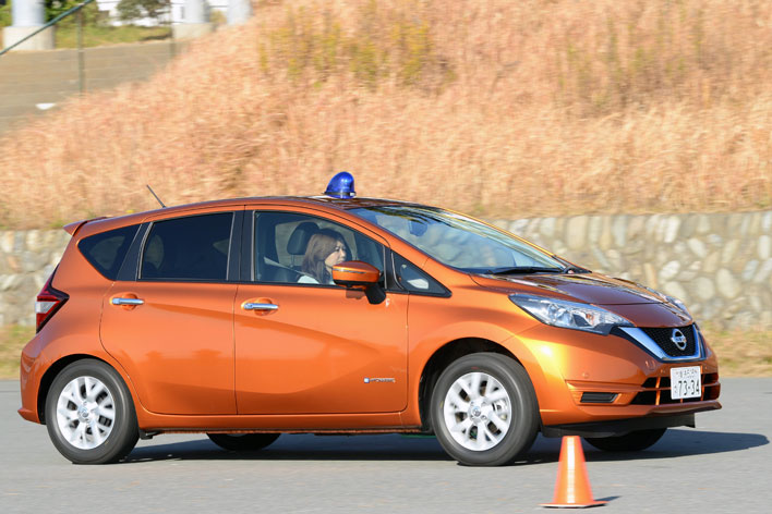 <いざスタート!>日産 ノート e-POWER ワンペダル ジムカーナ参戦&e-POWER NISMO 公道試乗レポート/竹岡圭