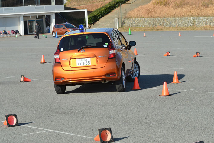 <パイロンに触れないぎりぎりまで攻める!>日産 ノート e-POWER ワンペダル ジムカーナ参戦&e-POWER NISMO 公道試乗レポート/竹岡圭