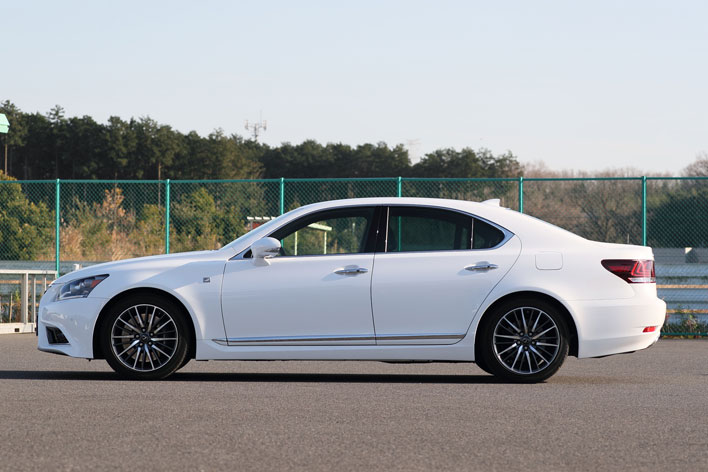 レクサス新型 Ls 登場直前に最終型 Ls460 の実力を試乗チェック 2 2 徹底検証 17年新型車種ー試乗レポート Mota